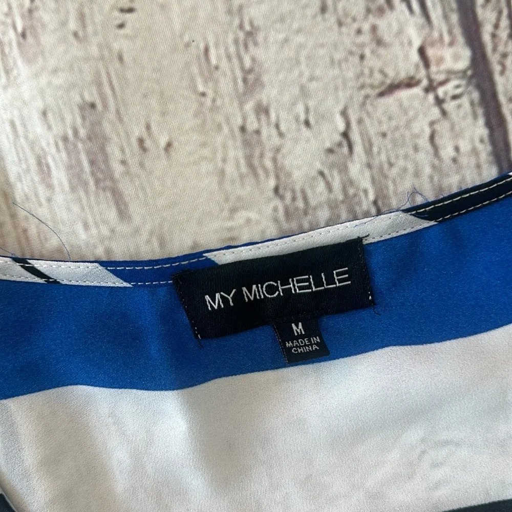 My Michelle Women’s Chiffon Short Sleeve Shirts Zip Neck Blouse Size Medium - Picture 4 of 6